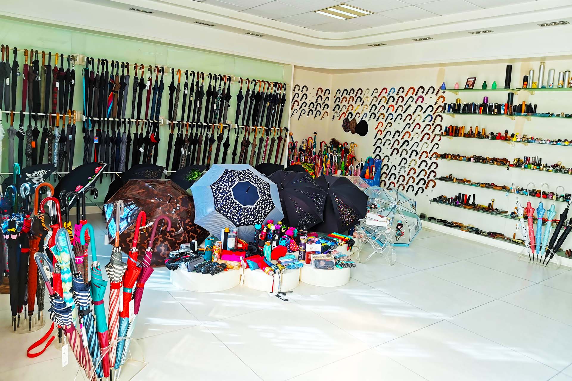 custom umbrella manufacturer & logo printing supplier